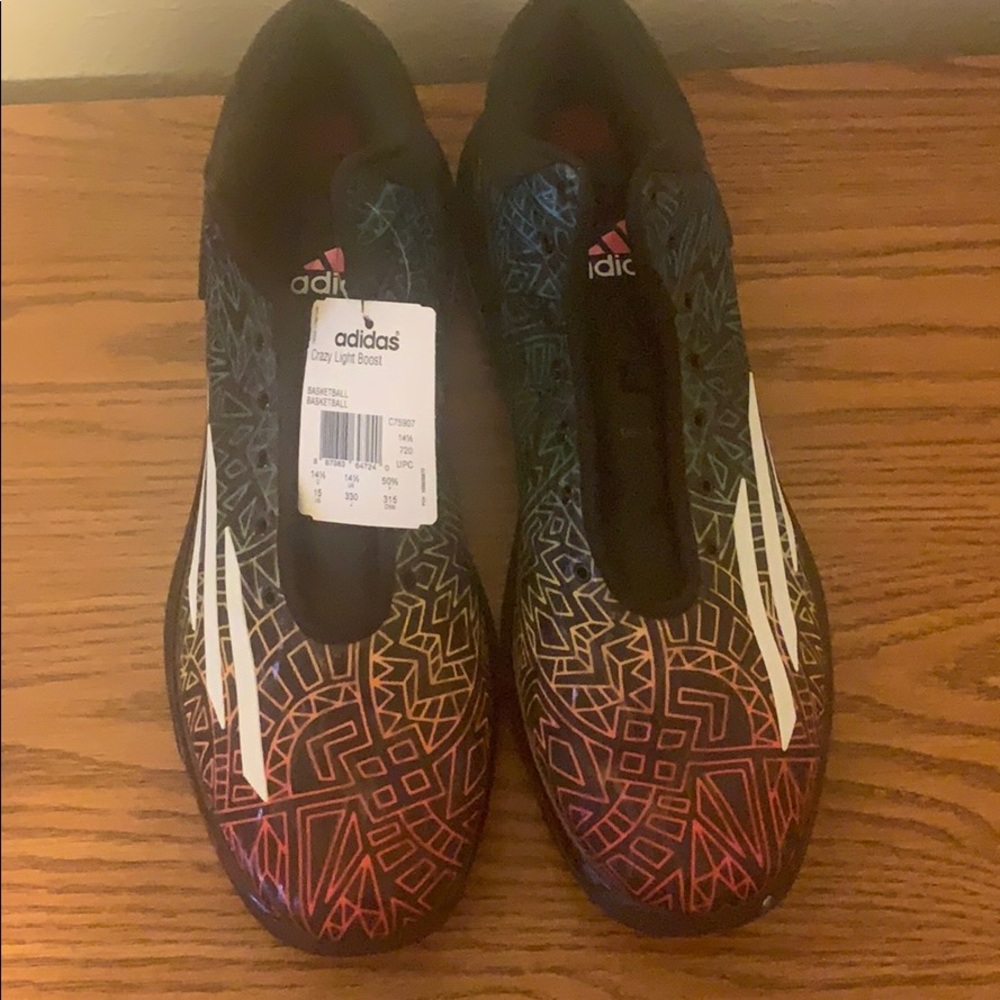 Basketball shoes